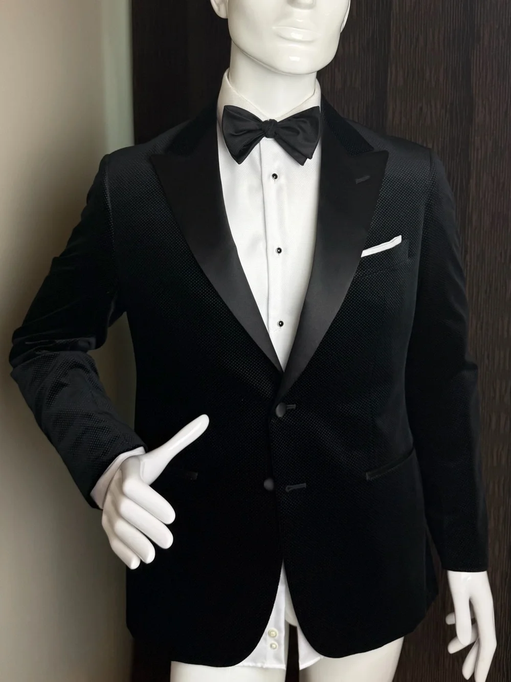 JOSEPH ABBOUD Velvet Peak Lapel Dinner Jacket
